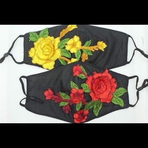 3D Embroidered Flowers facemask. Máscara de flores
